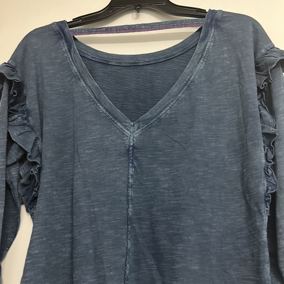 Anthropologie Pilcro long sleeved tee with ruffles and vee back - Picture 5 of 7